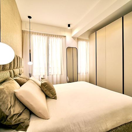 Ferienwohnung Picasso Golden House Next To Duomo Mailand Exterior foto